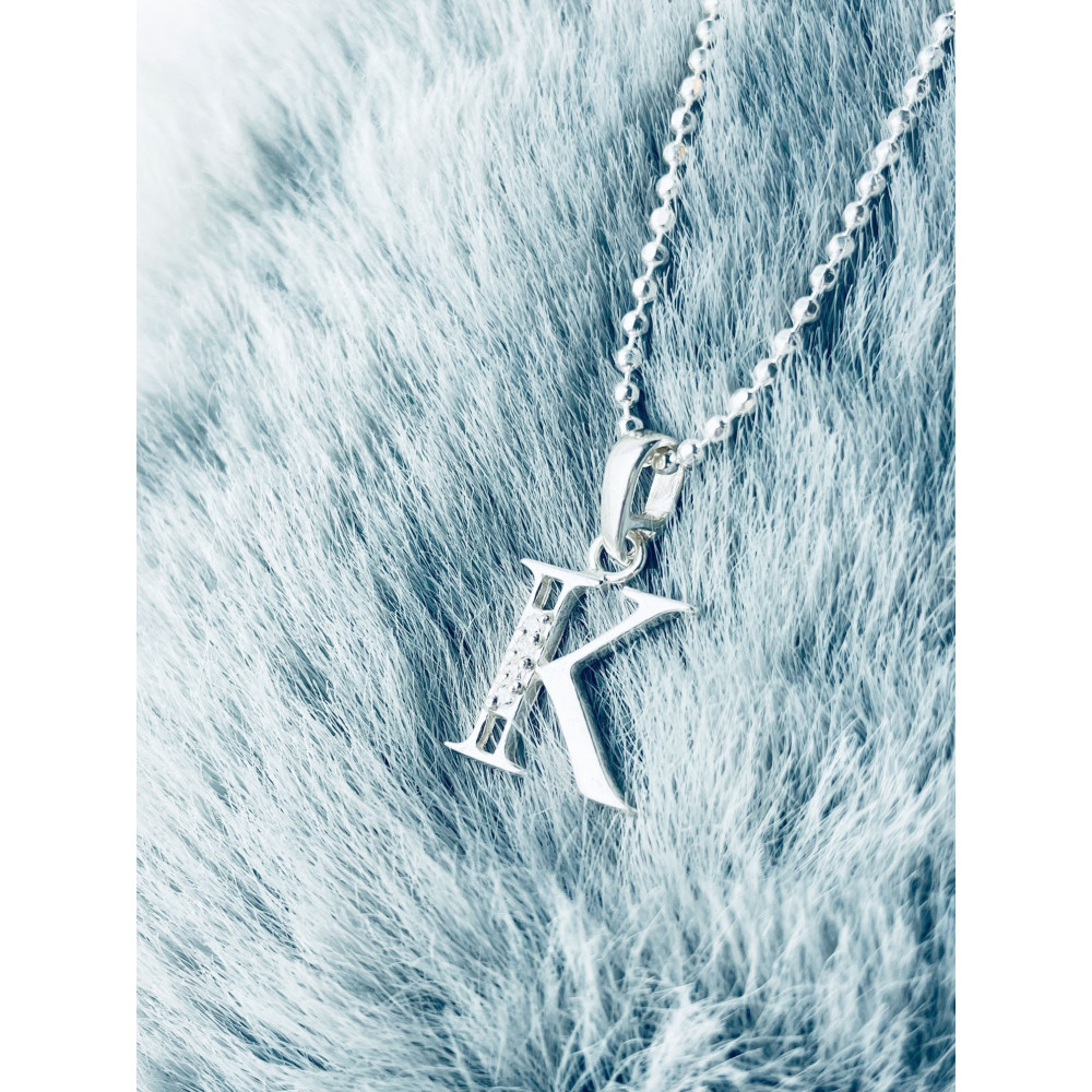 Srebrny wisiorek zawieszka literka K z cyrkoniami