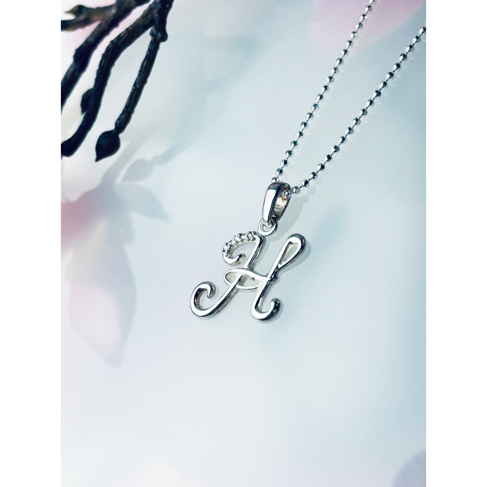 Srebrny wisiorek zawieszka ozdobna literka H z cyrkoniami