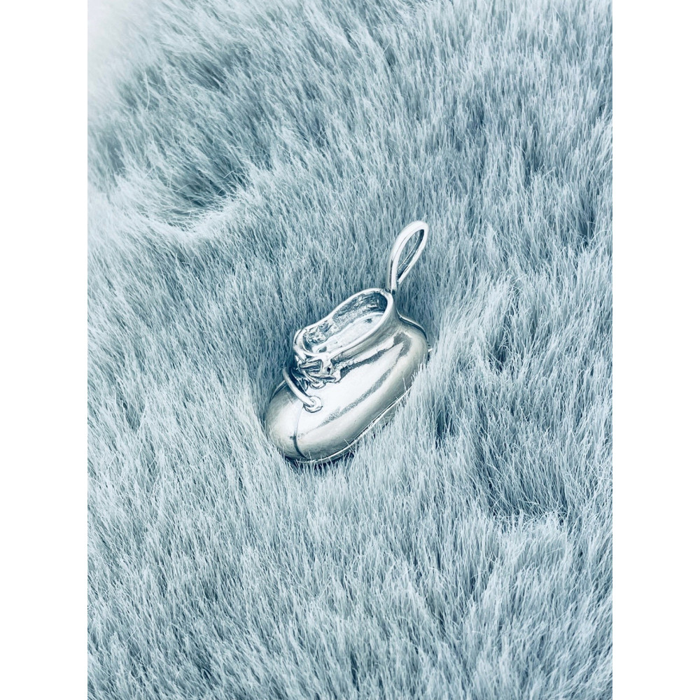 Srebrny bucik zawieszka puzderko