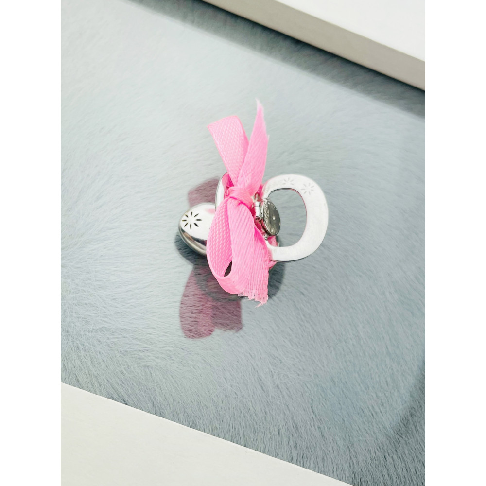 Srebrny smoczek ze wstążką