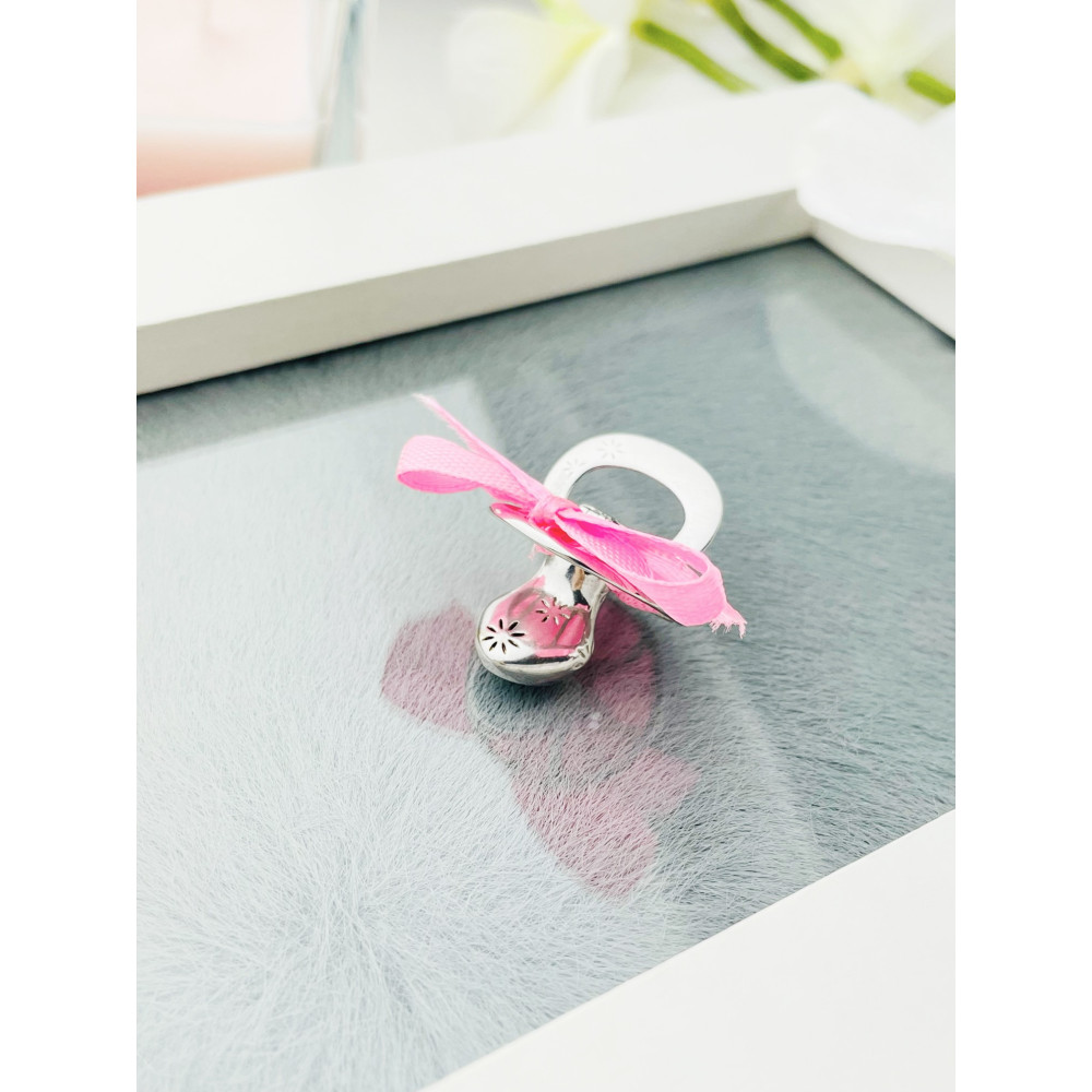 Srebrny smoczek ze wstążką