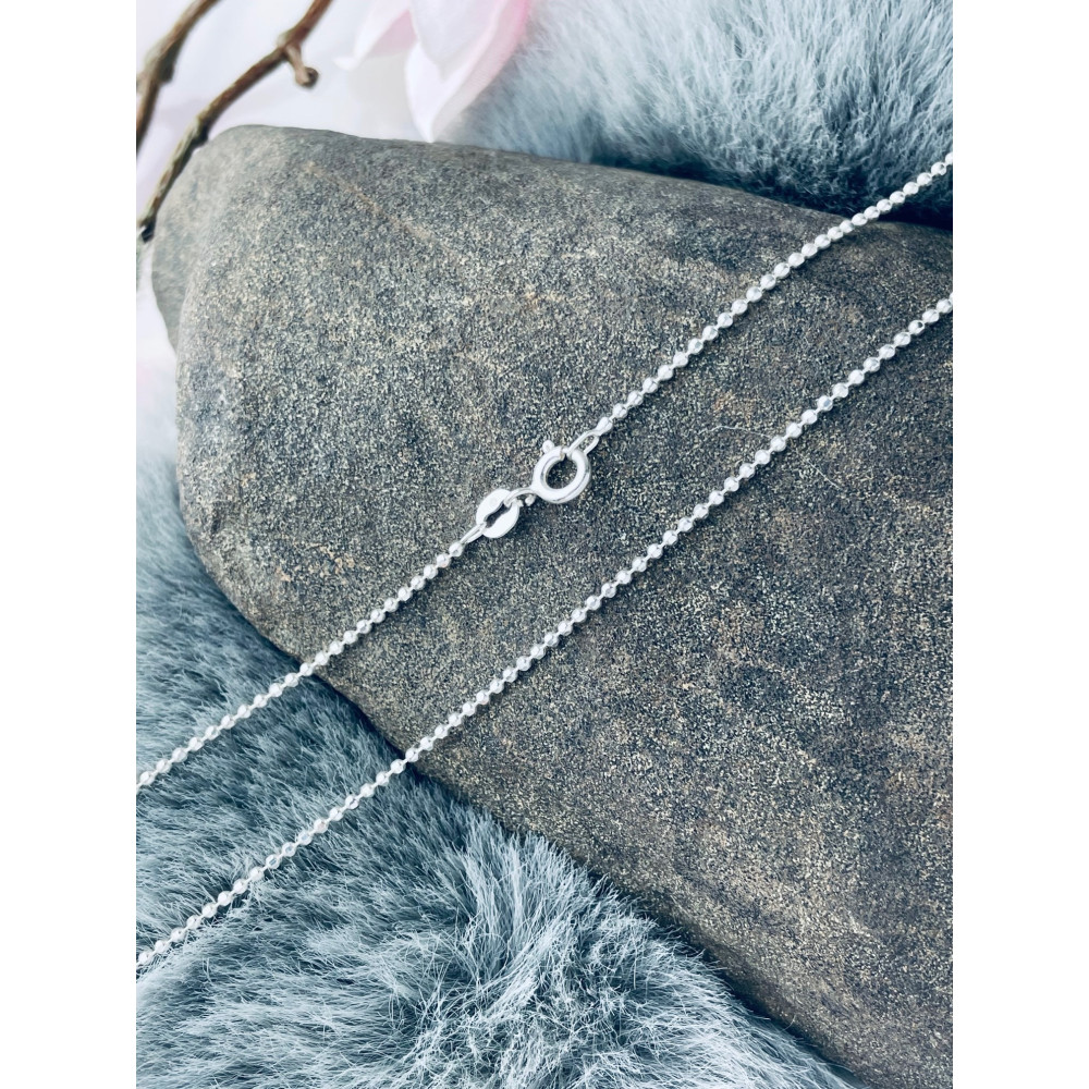 Srebrny łańcuszek kulkowy