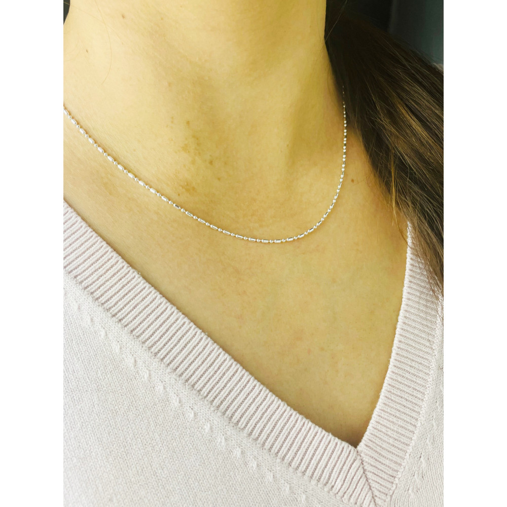 Srebrny łańcuszek kulkowy