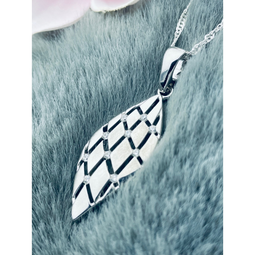 Srebrny wisiorek zawieszka ażurowa z cyrkoniami