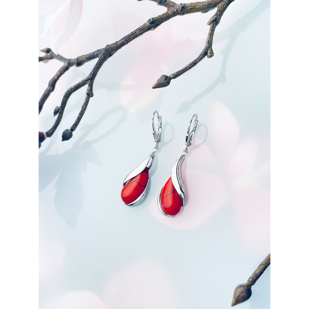 Srebrne kolczyki wiszące krople z koralem
