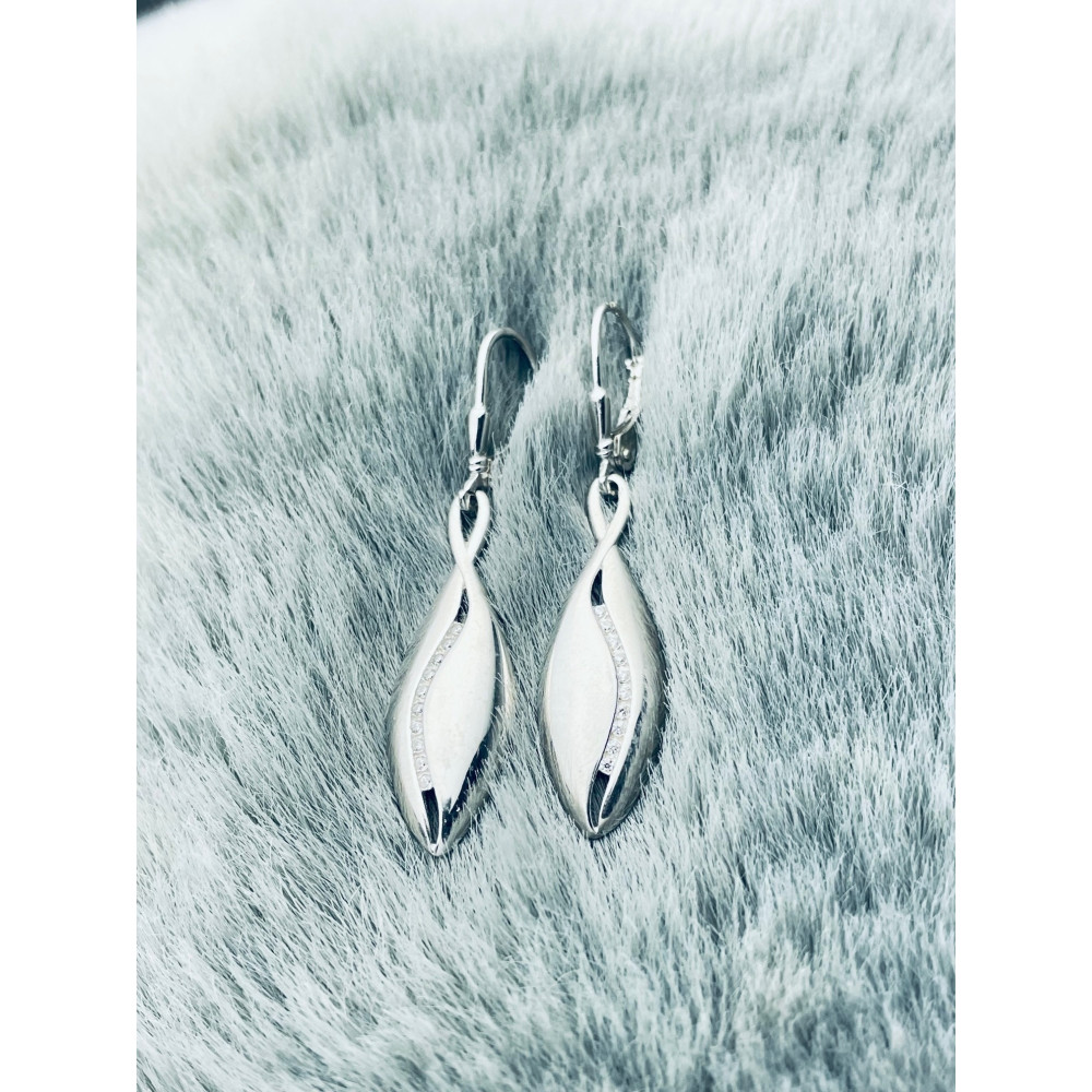 Srebrne kolczyki wiszące ognik z cyrkoniami