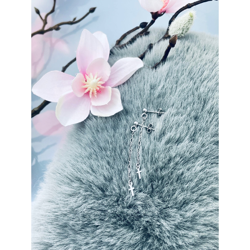 Srebrne kolczyki wiszące krzyżyk